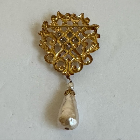 Vintage Gold Crest Brooch Pear Baroque Pearl Drop Designer Miriam Haskell Pin - Picture 7 of 9